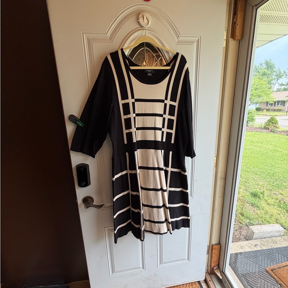 Liz Claiborne Black and Cream Geometric Midi Dress